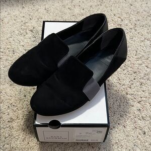 Dana Buchman Women's Black and Gray Flats